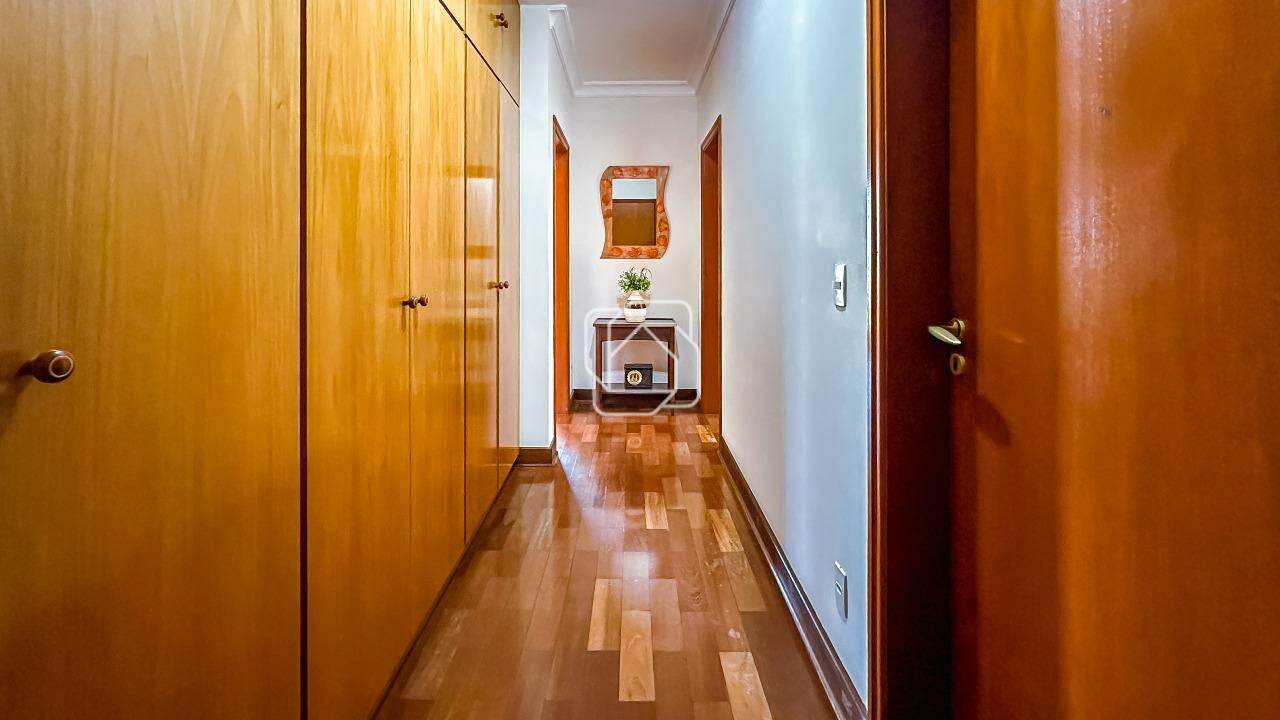 Casa de Condomínio à venda em Itu - SP - Condomínio Campos de Santo Antônio: Corredor interno