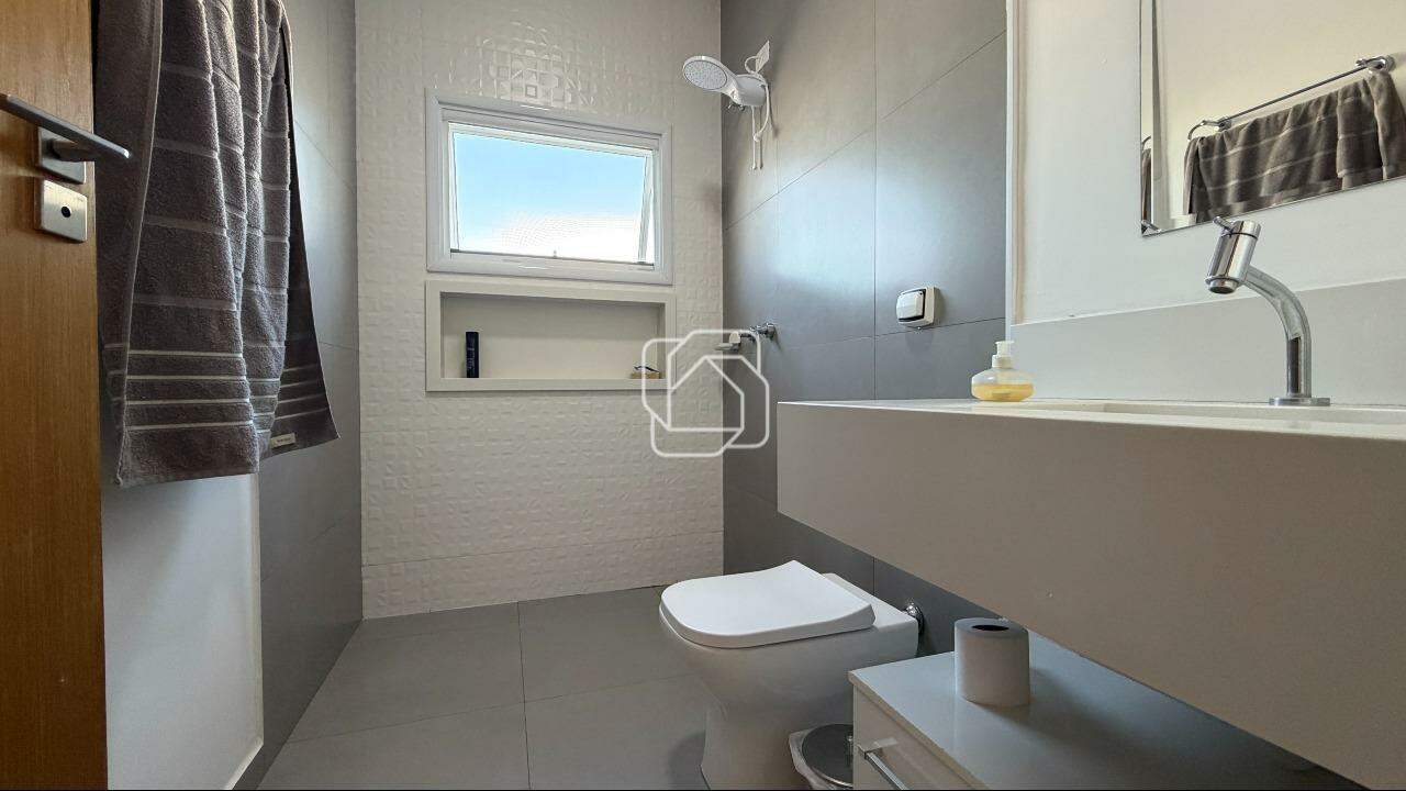 Casa de Condomínio à venda em Salto - SP - Residencial Central Parque: Banheiro