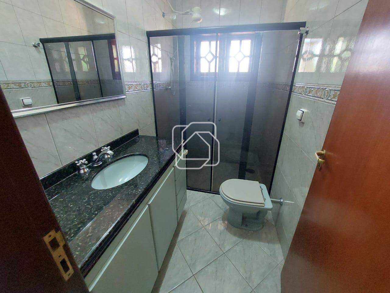 Casa de Condomínio à venda em Itu - SP - Parque Village Castelo: Banheiro