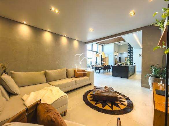 Casa de Condomínio à venda em Salto - SP - Residencial Primavera II: Sala de estar