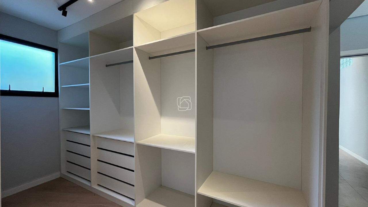 Casa de Condomínio para aluguel em Salto - SP - Condomínio Fechado Piccolo Paese: Closet Suíte Master