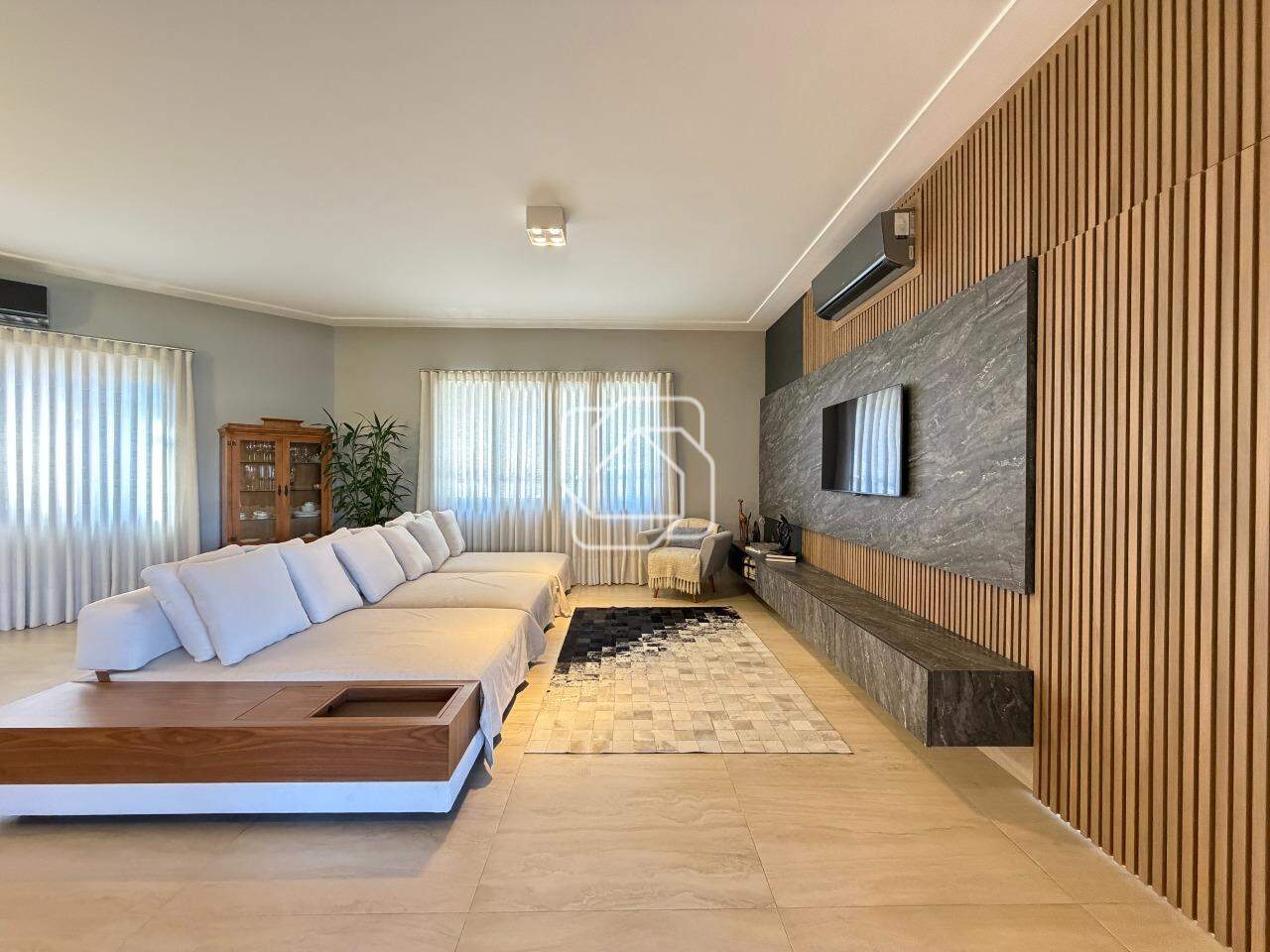 Casa de Condomínio à venda em Indaiatuba - SP - Recanto das Flores: Sala de estar