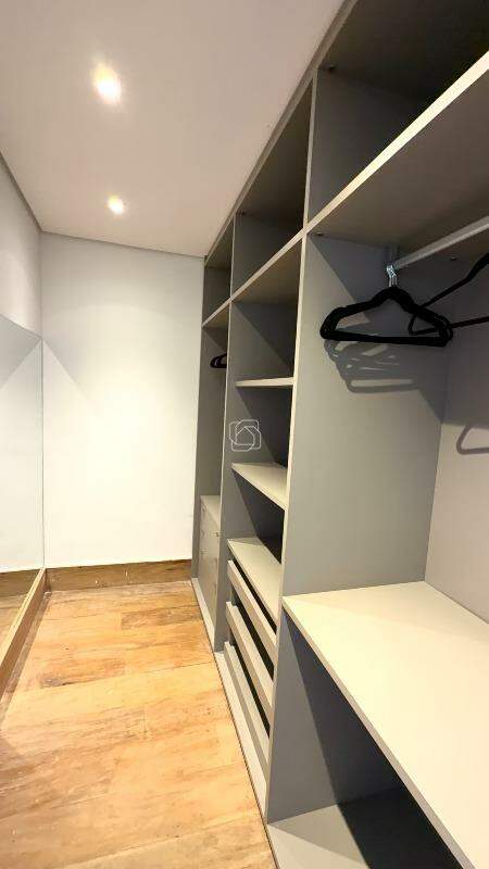 Casa de Condomínio à venda em Porto Feliz - SP - Condomínio Fazenda Boa Vista: Closet