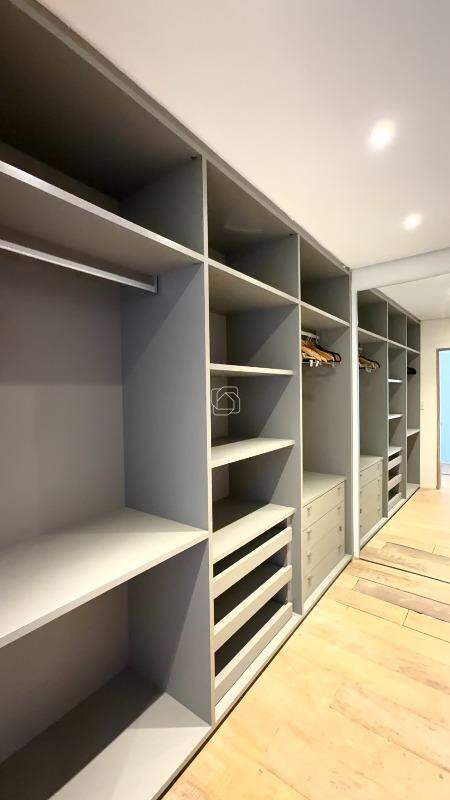 Casa de Condomínio à venda em Porto Feliz - SP - Condomínio Fazenda Boa Vista: Closet
