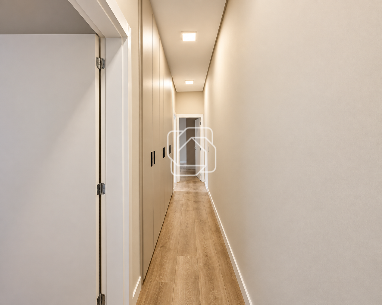 Casa de Condomínio à venda em Indaiatuba - SP - Jardim Residencial Viena: Corredor