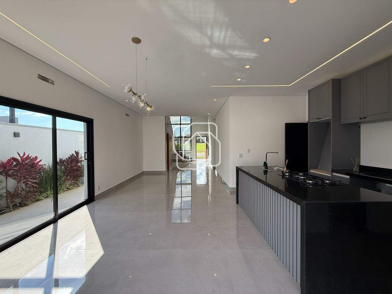 Casa de Condomínio à venda em Indaiatuba - SP - Jardim Residencial Dona Maria Cândida: Cozinha integrada