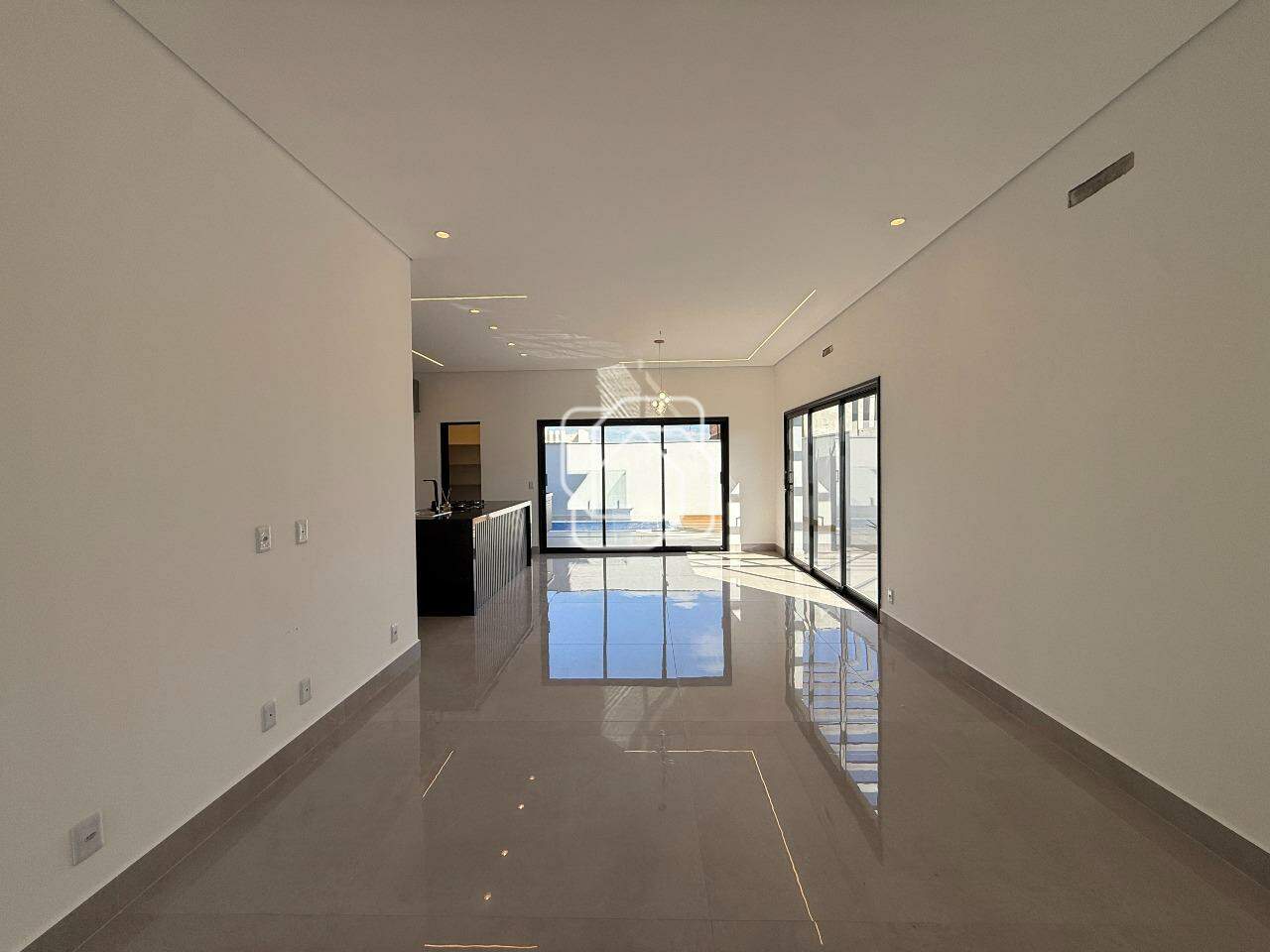 Casa de Condomínio à venda em Indaiatuba - SP - Jardim Residencial Dona Maria Cândida: Sala de estar