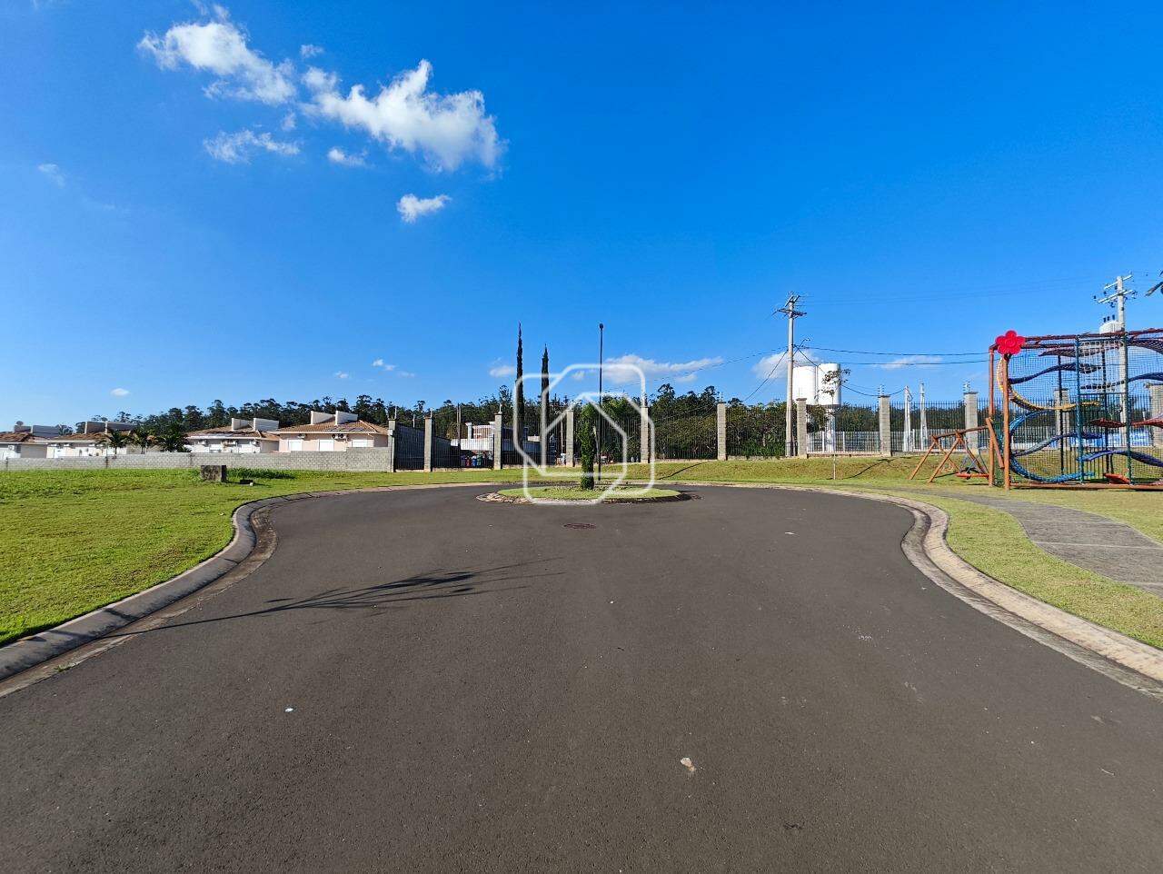 Terreno à venda em Indaiatuba - SP - Parque Villa dos Pinheiros: Rua do terreno