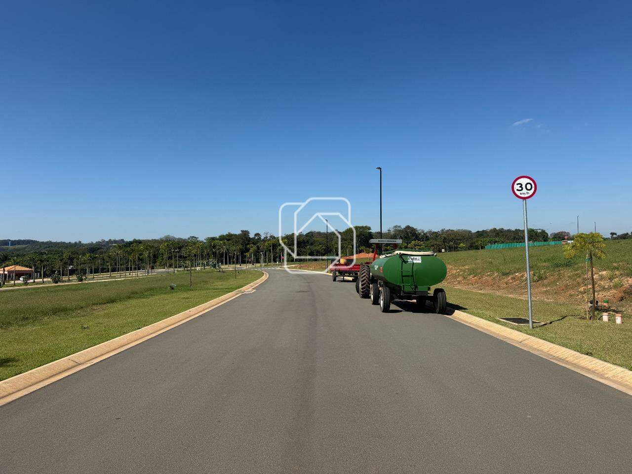Terreno à venda em Indaiatuba - SP - Quinta do Lago: Rua do terreno