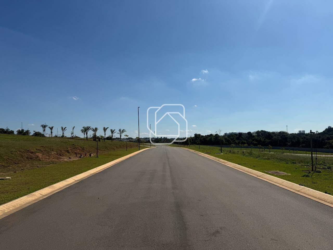 Terreno à venda em Indaiatuba - SP - Quinta do Lago: Rua do terreno