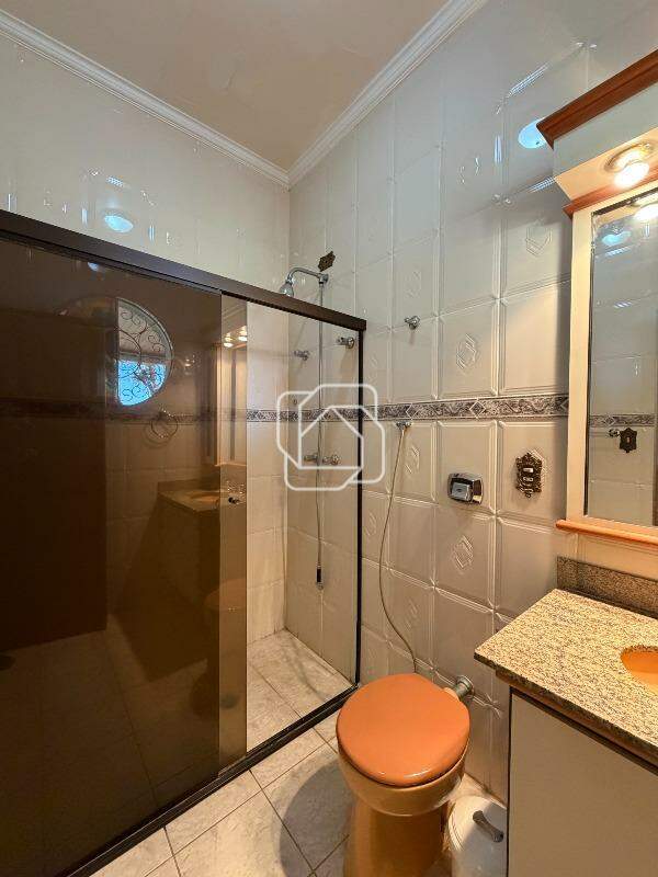 Casa de Condomínio à venda em Indaiatuba - SP - Recanto das Flores: Banheiro