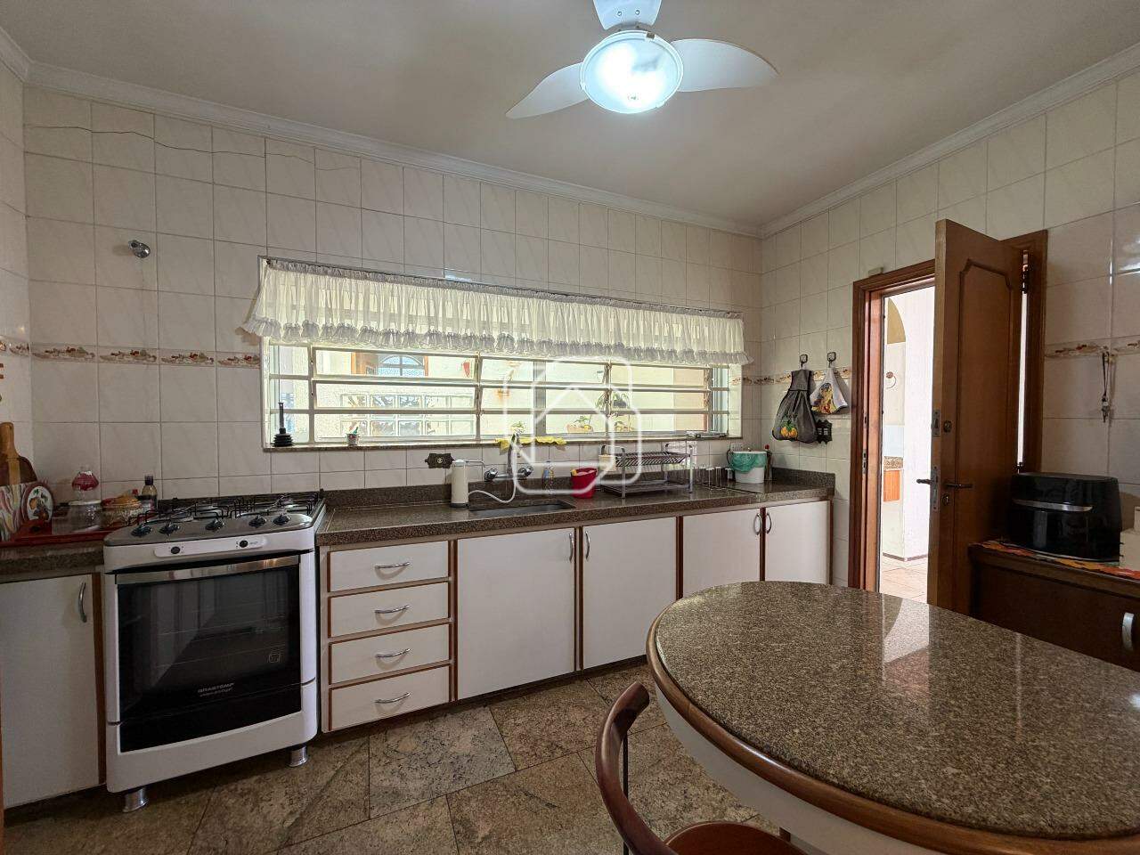 Casa de Condomínio à venda em Indaiatuba - SP - Recanto das Flores: Cozinha