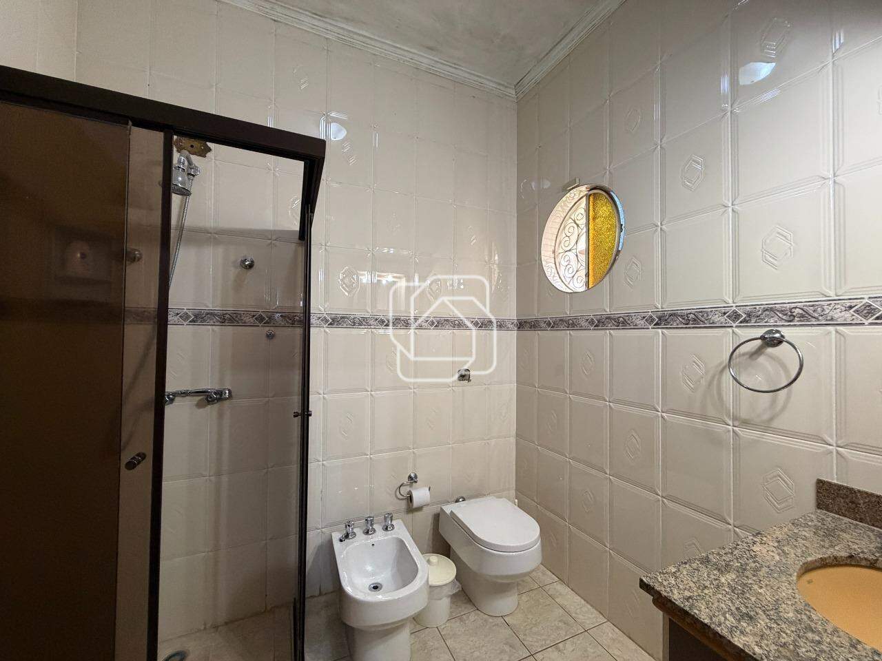 Casa de Condomínio à venda em Indaiatuba - SP - Recanto das Flores: Banheiro