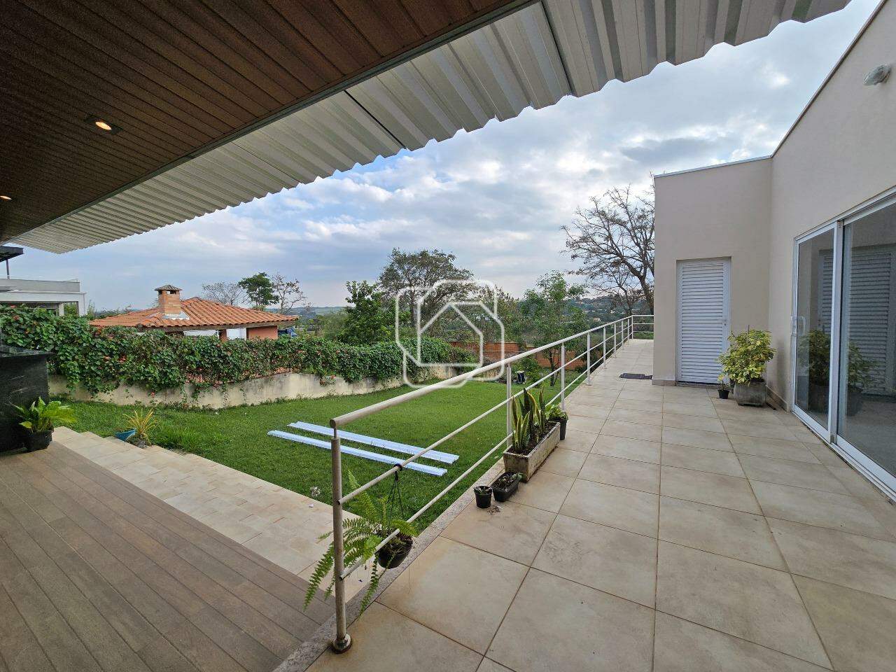 Casa de Condomínio à venda em Salto - SP - Terras de Mont Serrat: Varanda