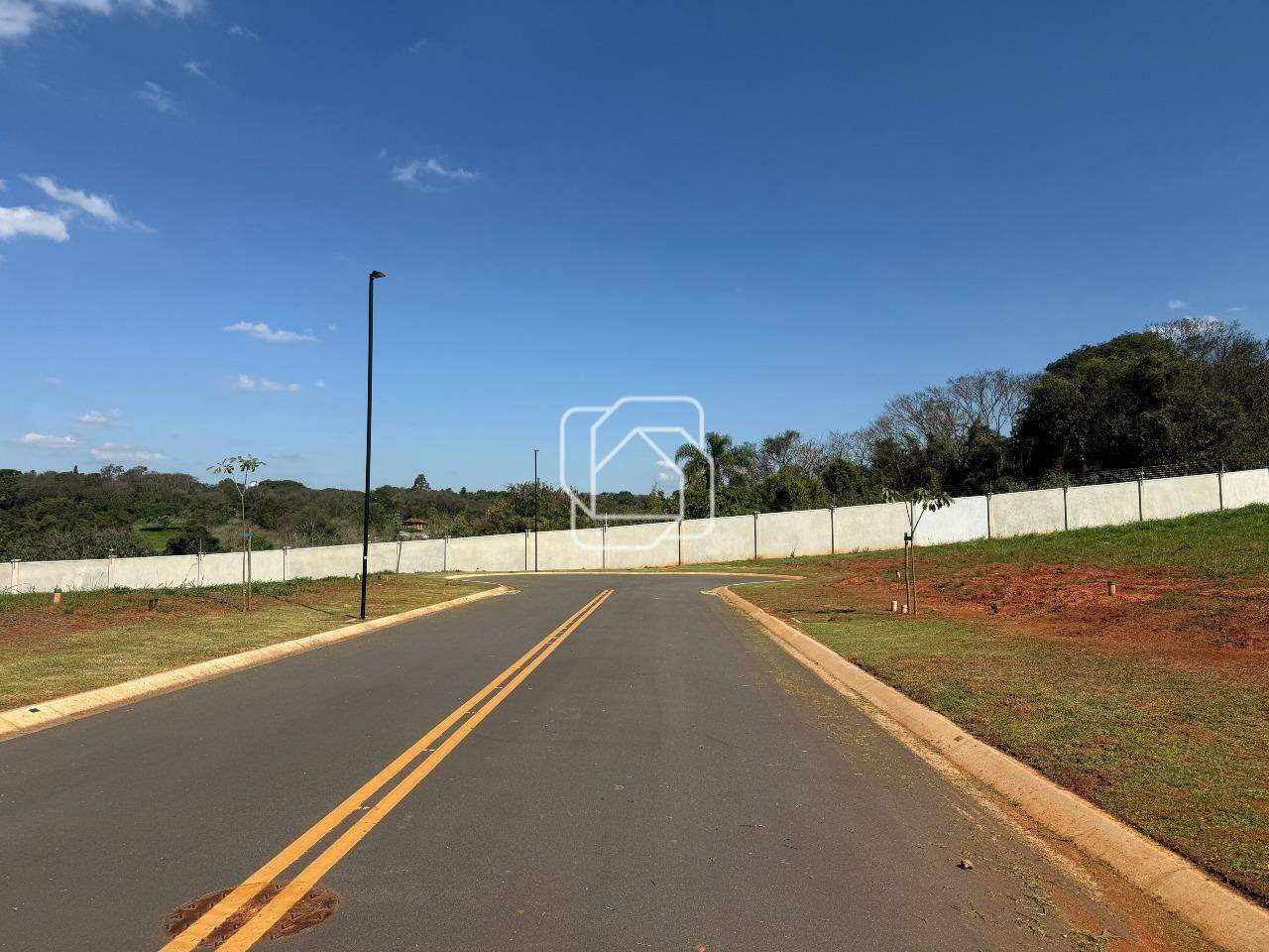Terreno à venda em Indaiatuba - SP - Quinta do Lago: Rua do terreno
