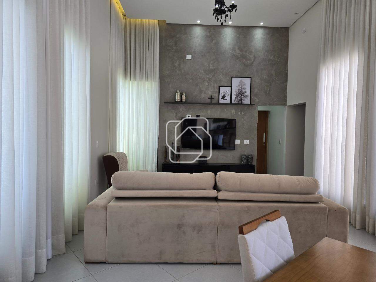 Casa de Condomínio à venda em Salto - SP - Terras de Mont Serrat: Sala de estar