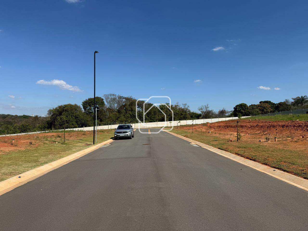Terreno à venda em Indaiatuba - SP - Quinta do Lago: Rua do terreno