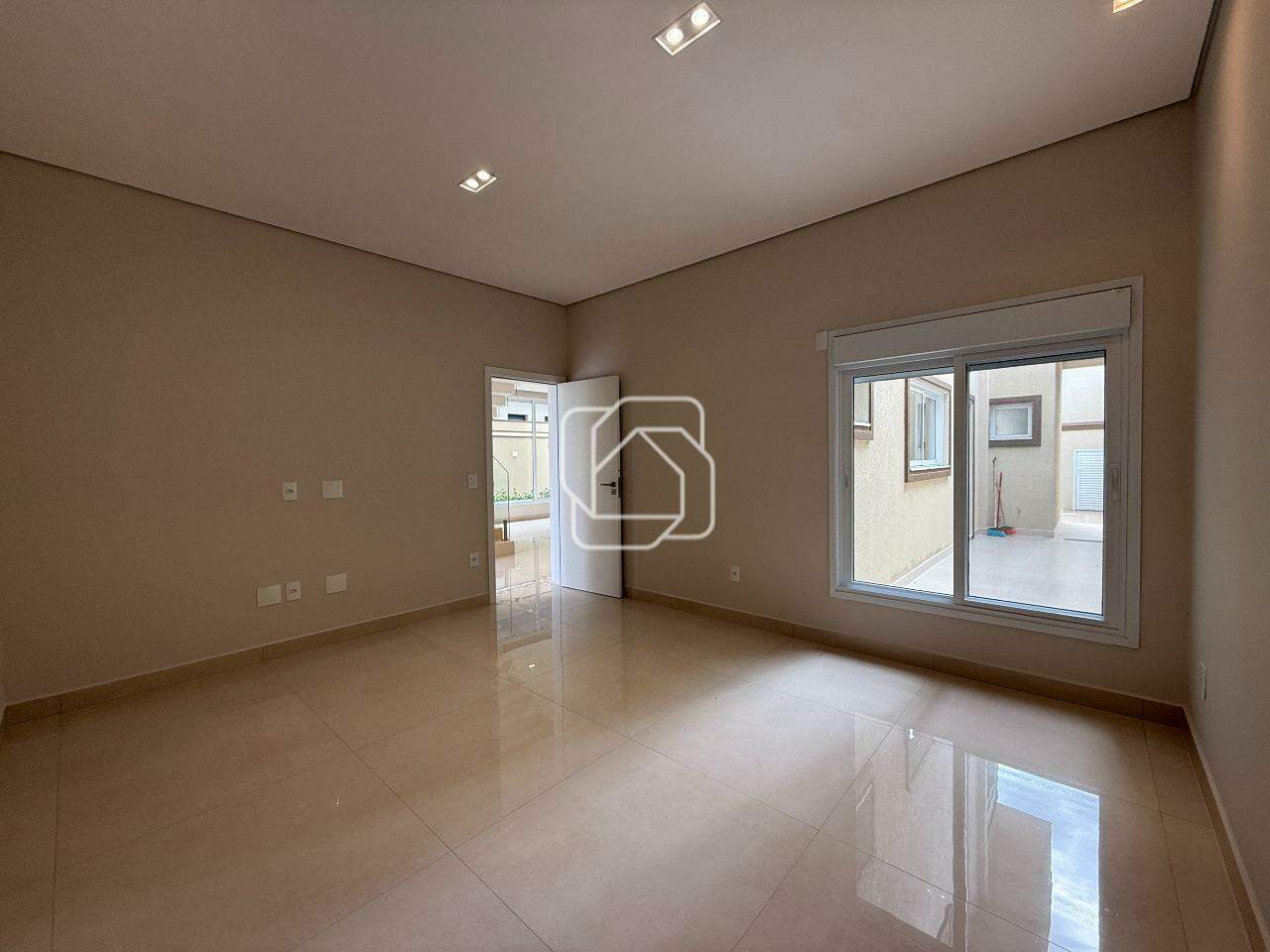 Casa de Condomínio à venda em Indaiatuba - SP - Residencial London Park: Sala de estar