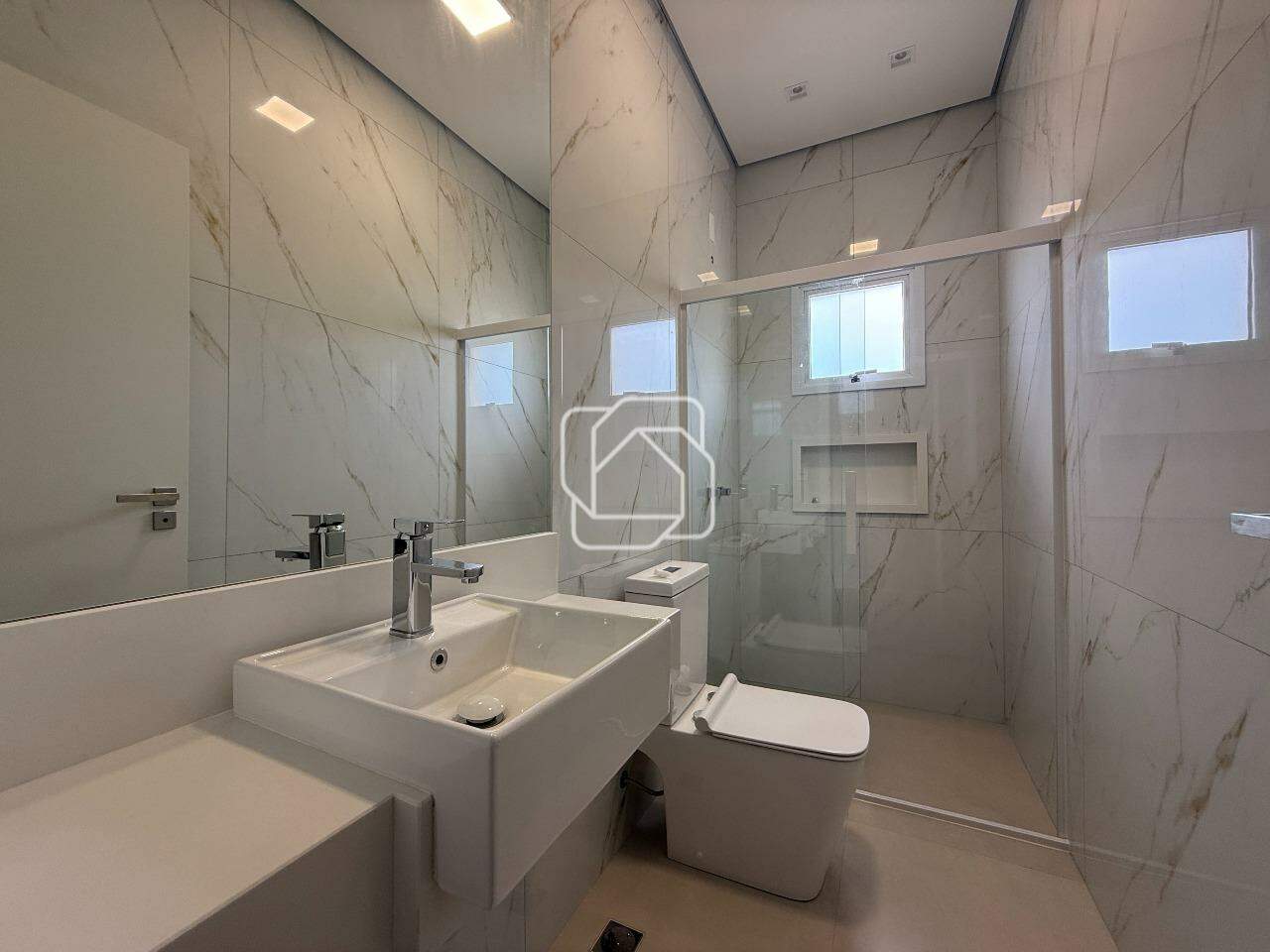 Casa de Condomínio à venda em Indaiatuba - SP - Residencial London Park: Banheiro