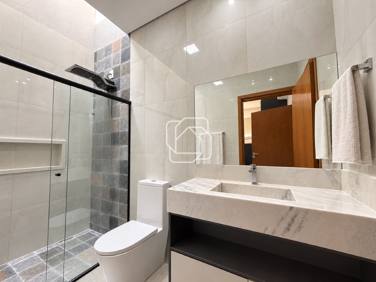 Casa de Condomínio à venda em Indaiatuba - SP - Jardim Residencial Viena: Banheiro