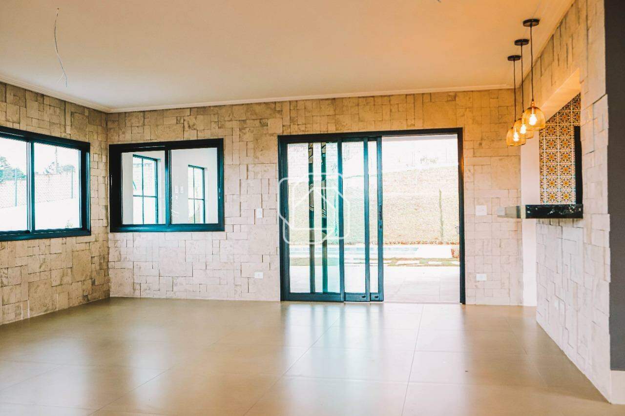 Casa de Condomínio para aluguel em Itu - SP - Condomínio Fazenda Kurumin: Cozinha e acesso externo