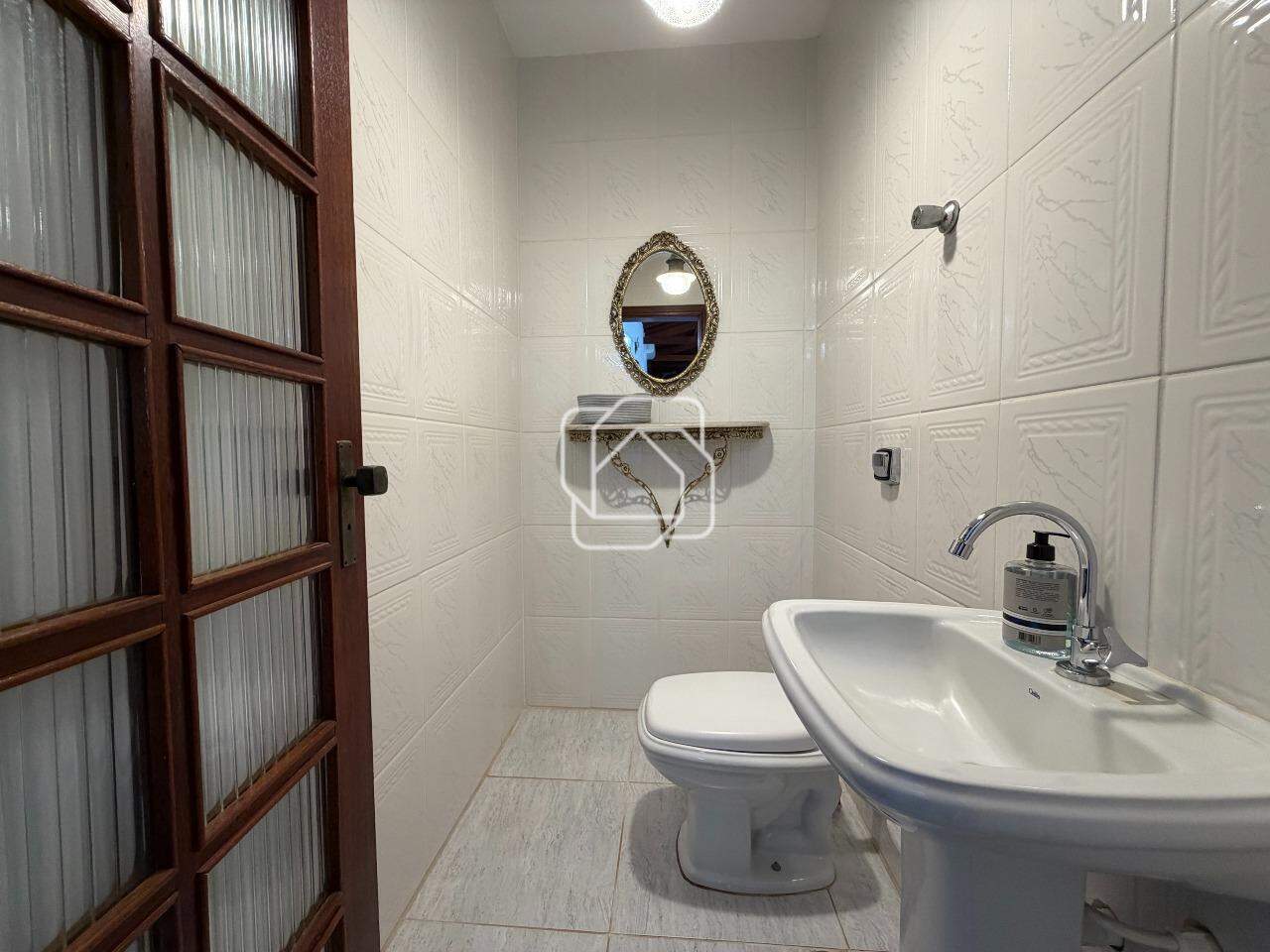 Casa de Condomínio à venda em Indaiatuba - SP - Recanto das Flores: Lavabo