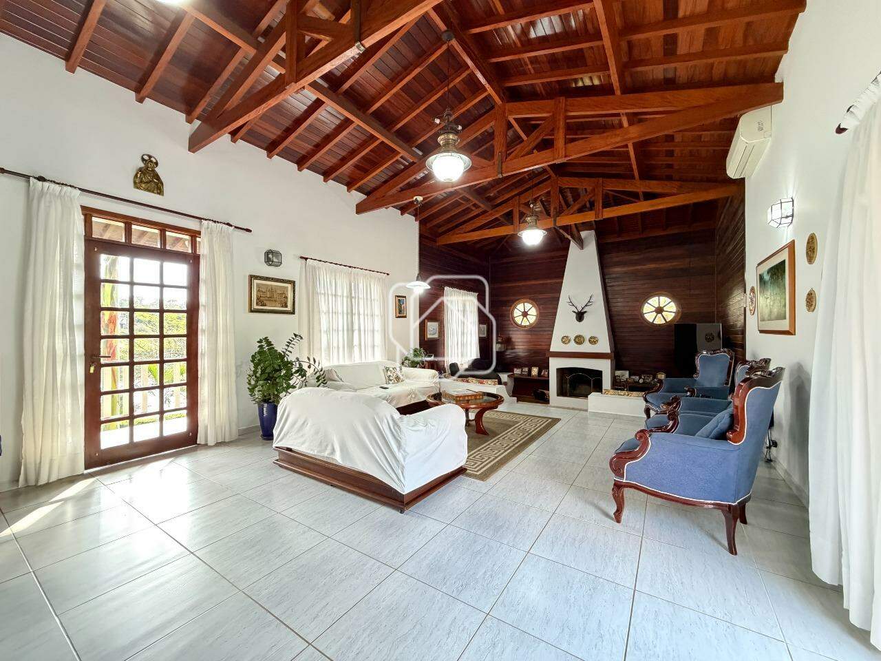 Casa de Condomínio à venda em Indaiatuba - SP - Recanto das Flores: Sala de estar