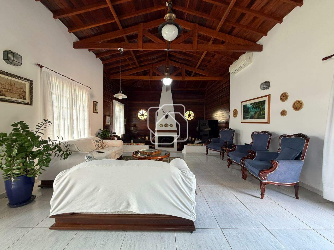 Casa de Condomínio à venda em Indaiatuba - SP - Recanto das Flores: Sala de estar