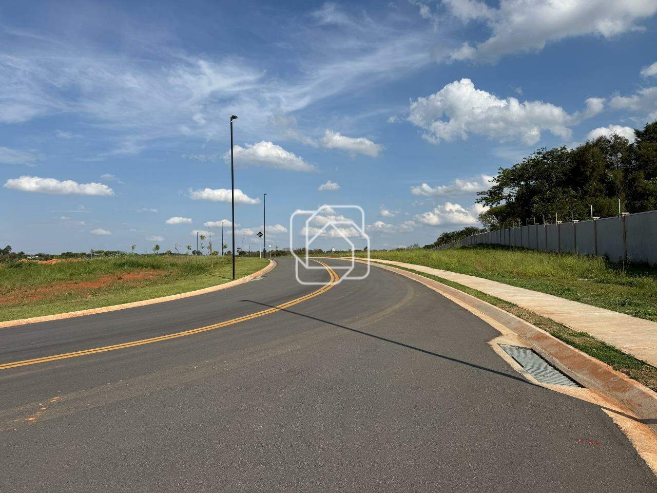 Terreno à venda em Indaiatuba - SP - Quinta do Lago: Rua do terreno