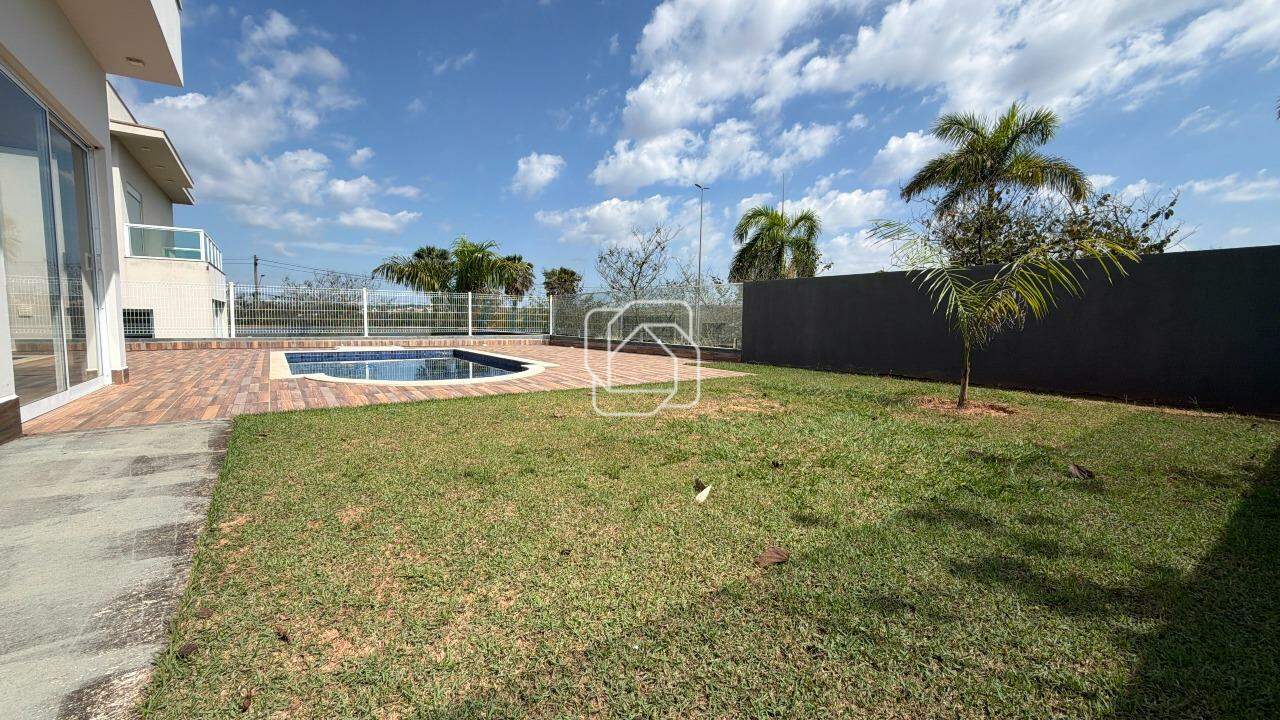 Casa de Condomínio à venda em Salto - SP - Portal dos Bandeirantes: Quintal