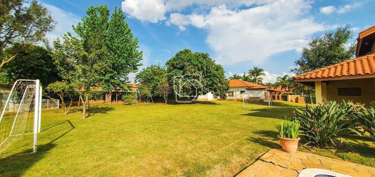 Casa de Condomínio para aluguel em Indaiatuba - SP - Vale das Laranjeiras: Campo de futebol gramado