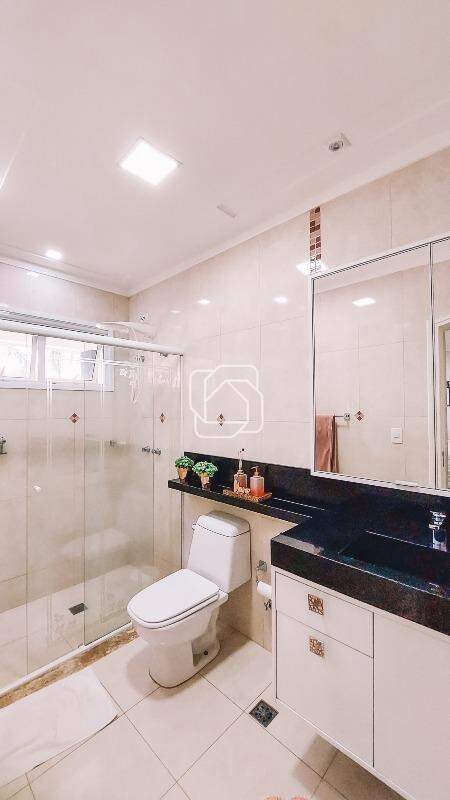 Casa de Condomínio para aluguel em Indaiatuba - SP - Lagos de Shanadu: Banheiro