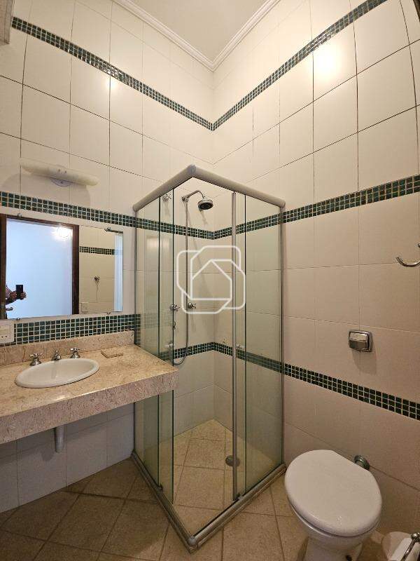 Casa de Condomínio para aluguel em Indaiatuba - SP - Recanto dos Pássaros: Banheiro