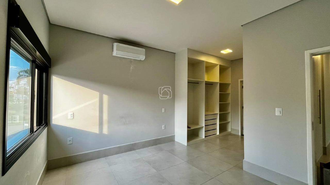 Casa de Condomínio para aluguel em Salto - SP - Reserva Central Parque: Suíte Master