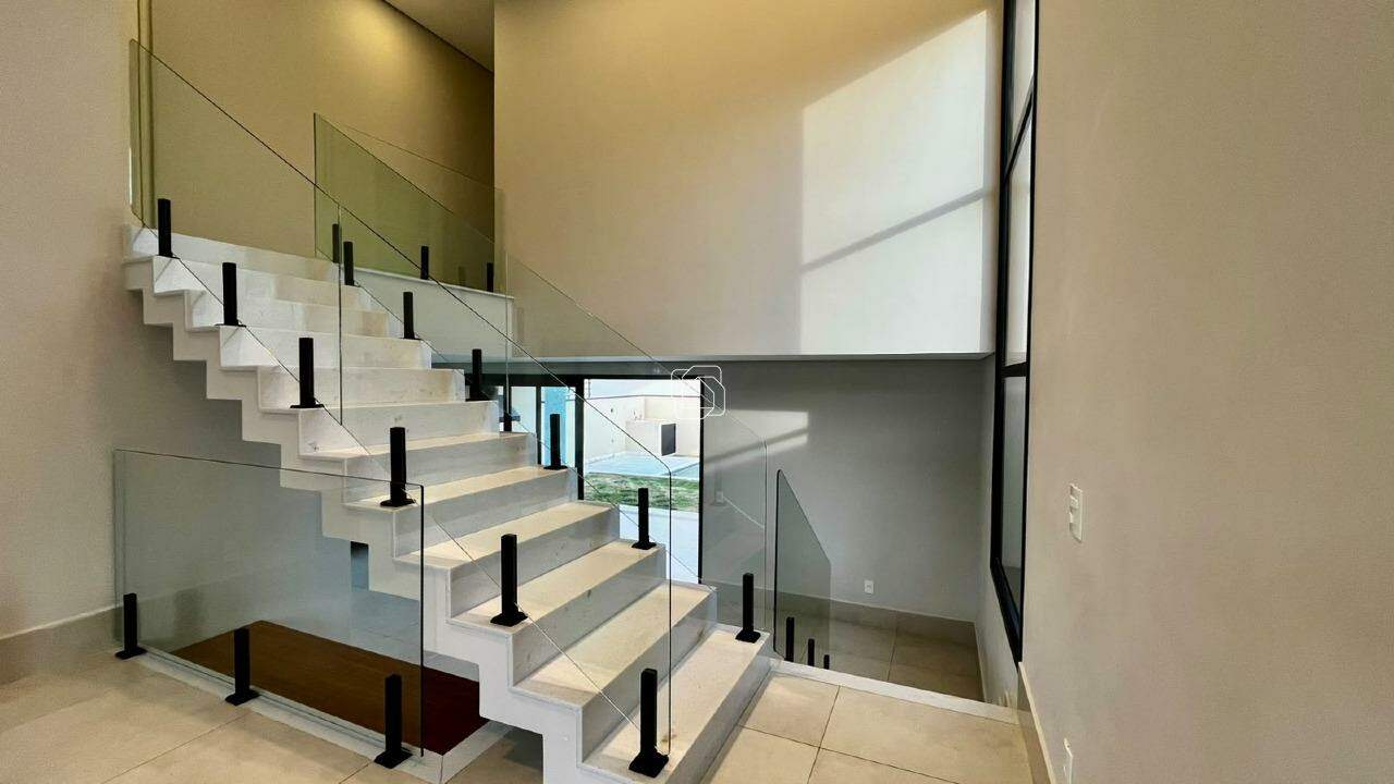 Casa de Condomínio para aluguel em Salto - SP - Reserva Central Parque: Escada Quartos