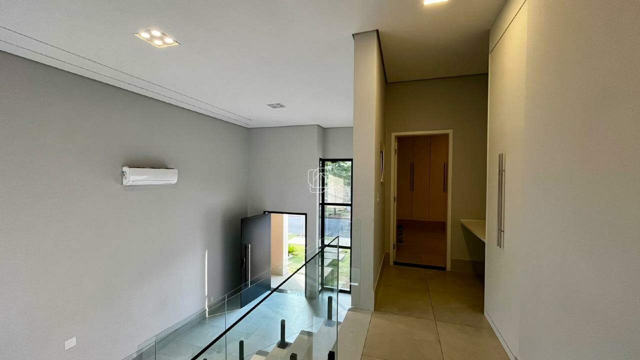 Casa de Condomínio para aluguel em Salto - SP - Reserva Central Parque: Corredor Quartos