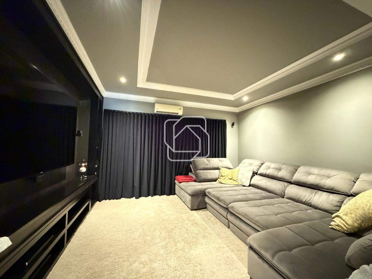 Casa de Condomínio à venda em Indaiatuba - SP - Helvetia Country: Sala de cinema