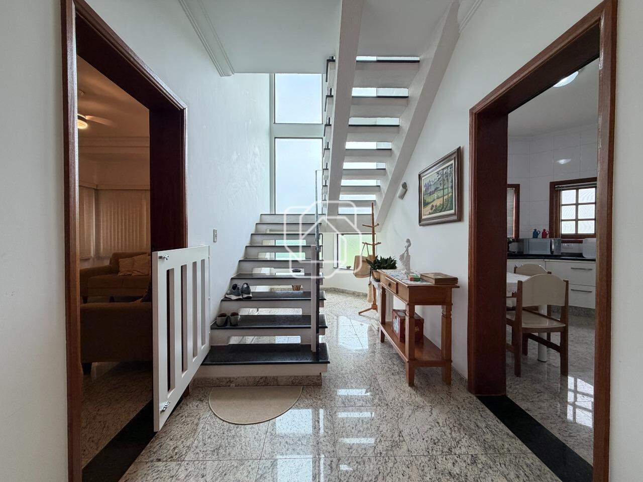 Casa de Condomínio à venda em Indaiatuba - SP - Recanto das Flores: Corredor