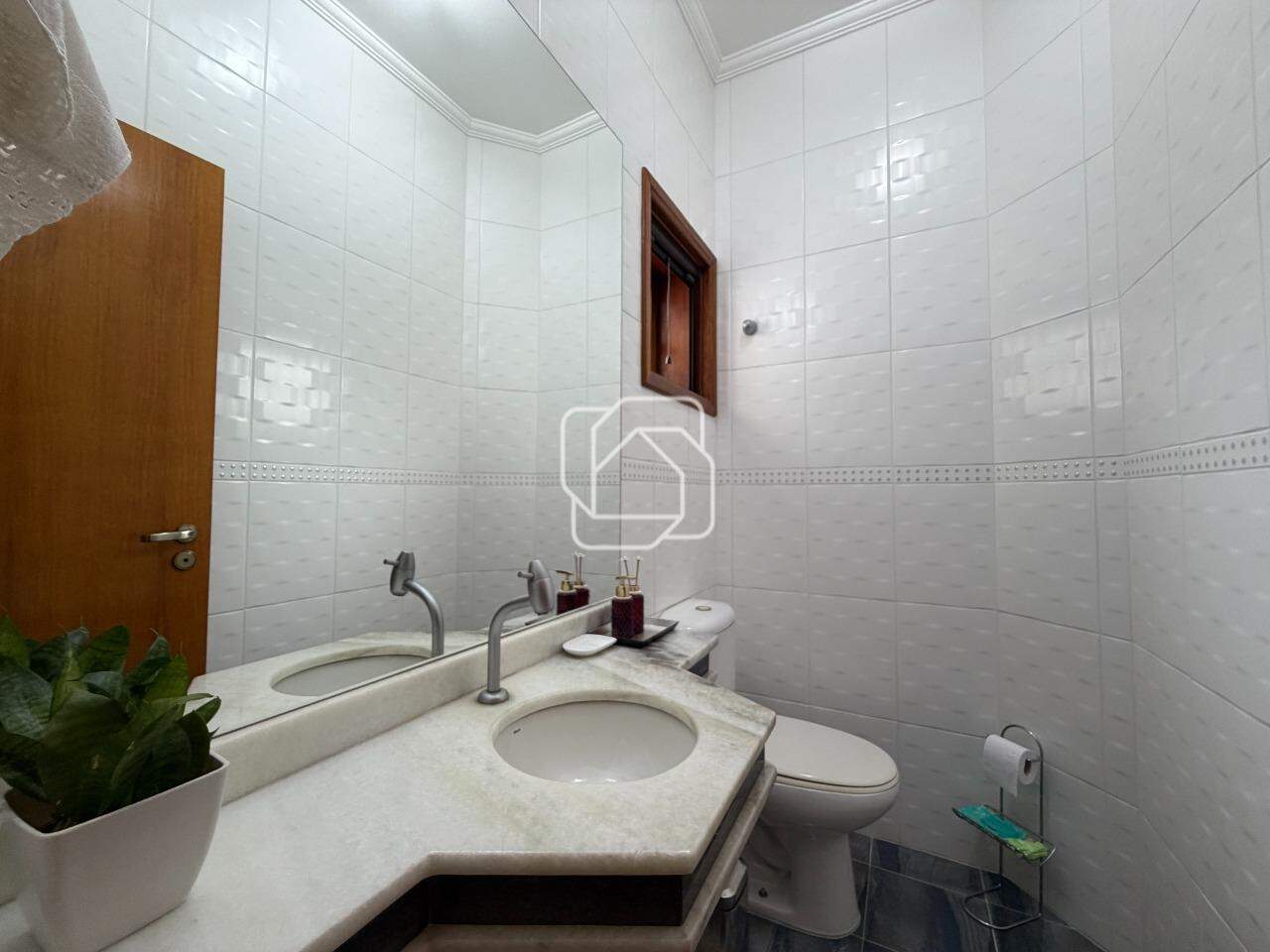 Casa de Condomínio à venda em Indaiatuba - SP - Recanto das Flores: Lavabo