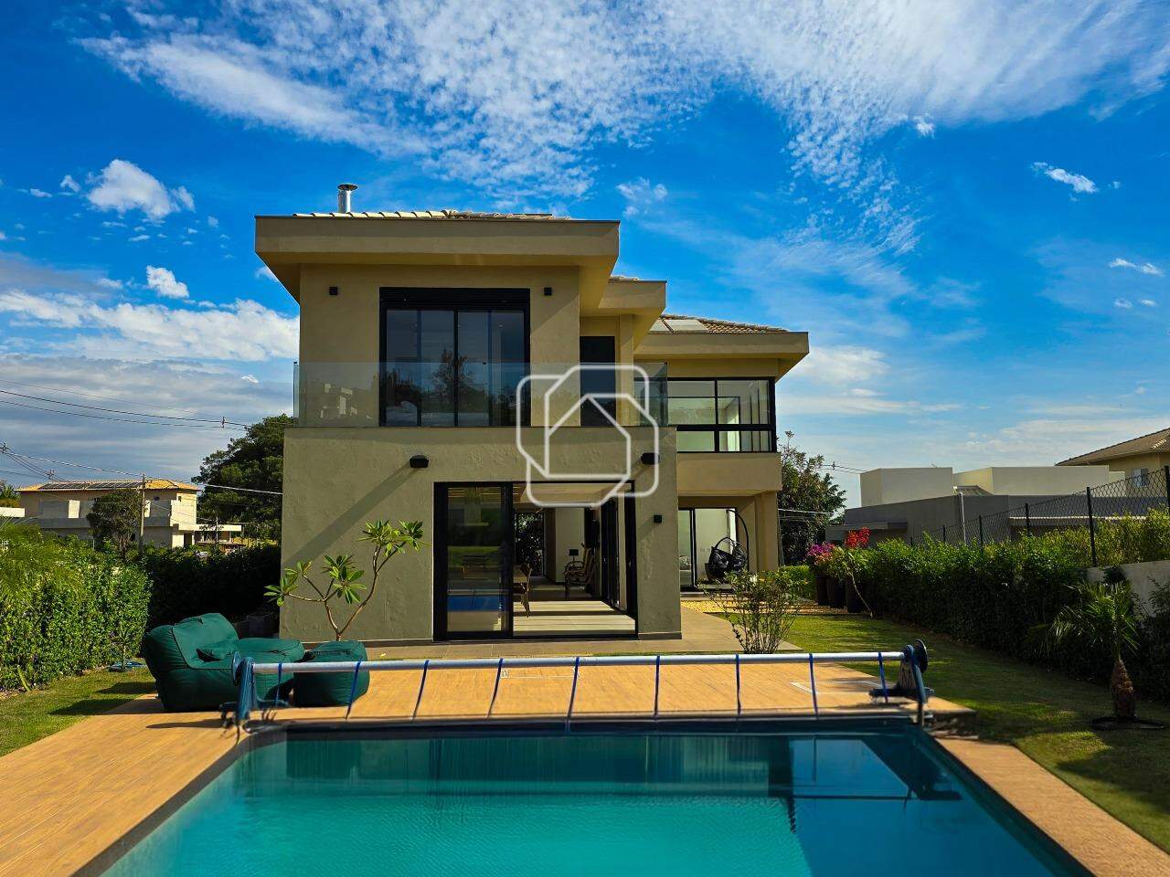 Casa de Condomínio para aluguel em Itu - SP - Condomínio Fazenda Kurumin: Fachada e piscina