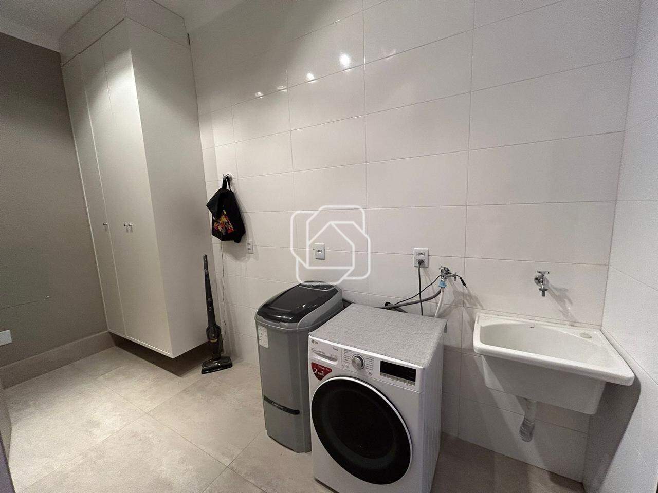 Casa de Condomínio à venda em Indaiatuba - SP - Jardins do Golfe Residencial Indaiatuba: Lavanderia