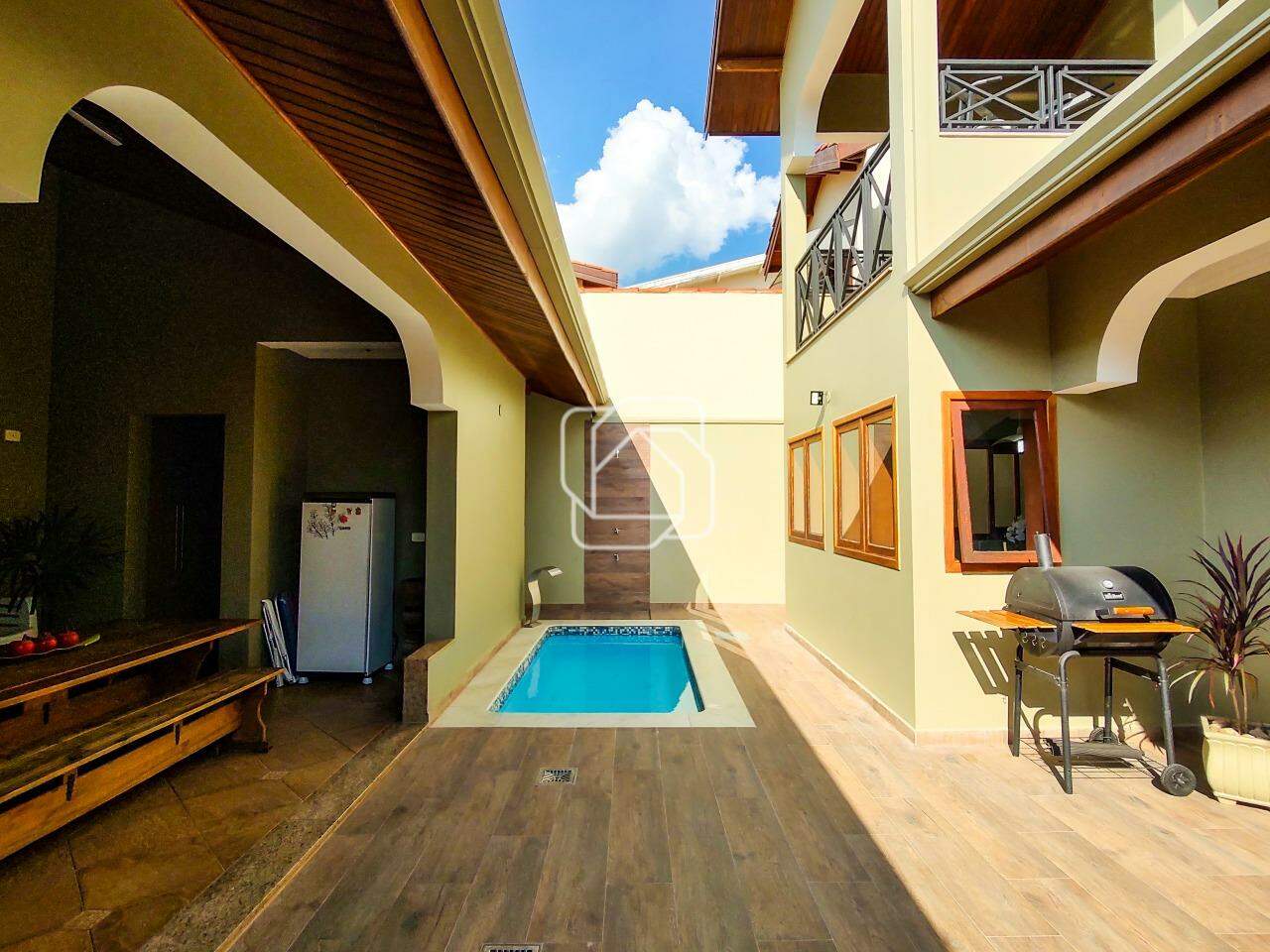 Casa de Condomínio à venda em Itu - SP - Condomínio Portal de Itu II: Quintal com piscina e área gourmet