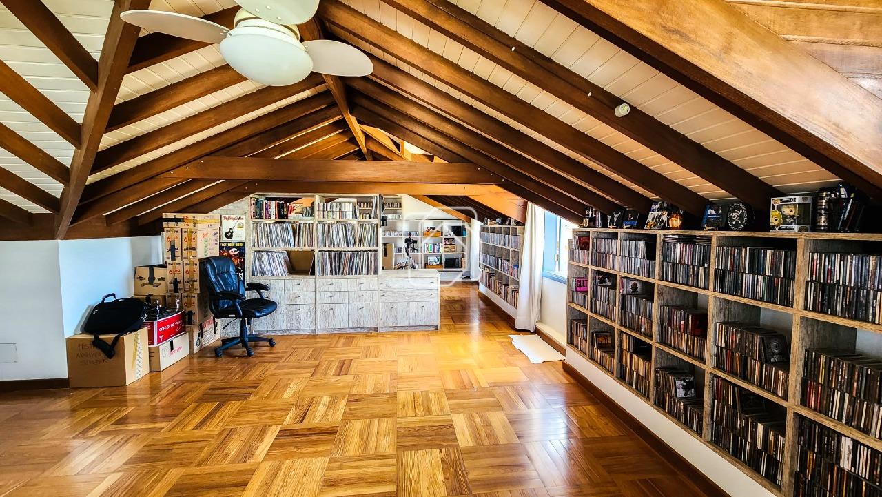 Casa de Condomínio à venda em Cabreúva - SP - Portal do Japy Golf Clube: Sótão