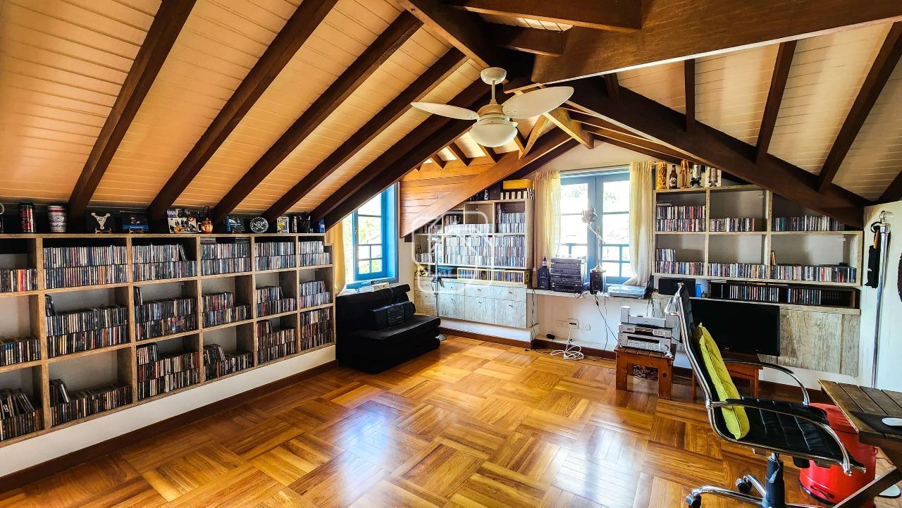 Casa de Condomínio à venda em Cabreúva - SP - Portal do Japy Golf Clube: Sótão