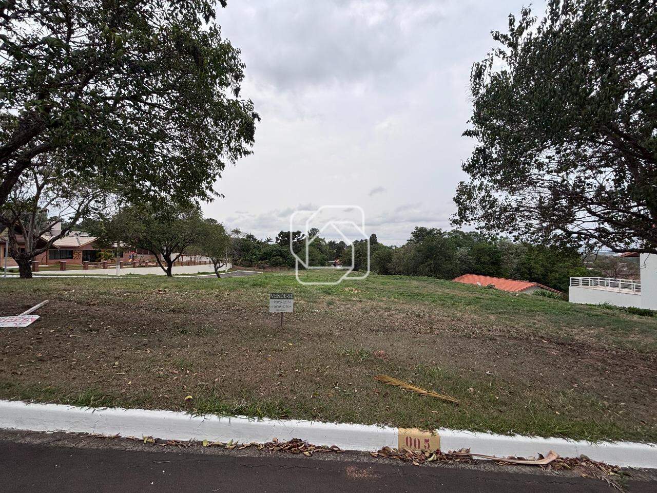 Terreno à venda em Itu - SP - Parque Village Castelo: Visão ampla do terreno