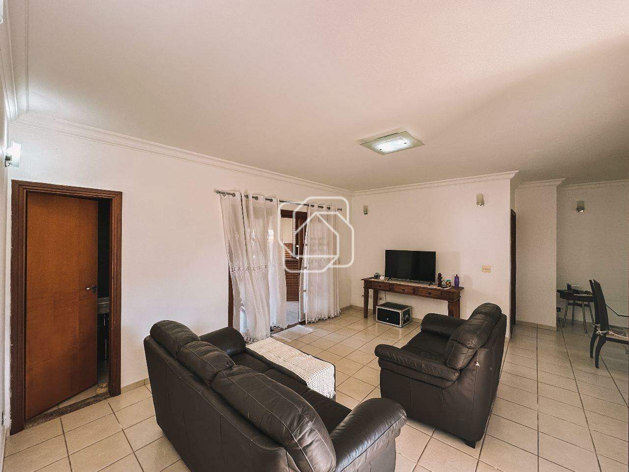 Casa de Condomínio à venda em Itu - SP - Parque Village Castelo: Sala de estar