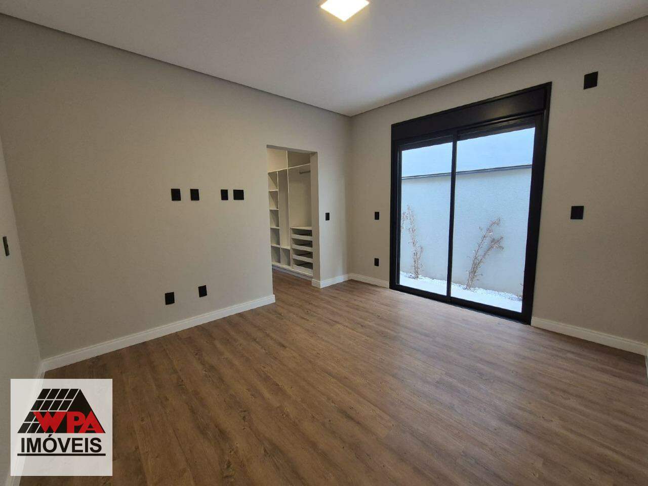 Casa em Condomínio à venda no Jardim Imperador: 