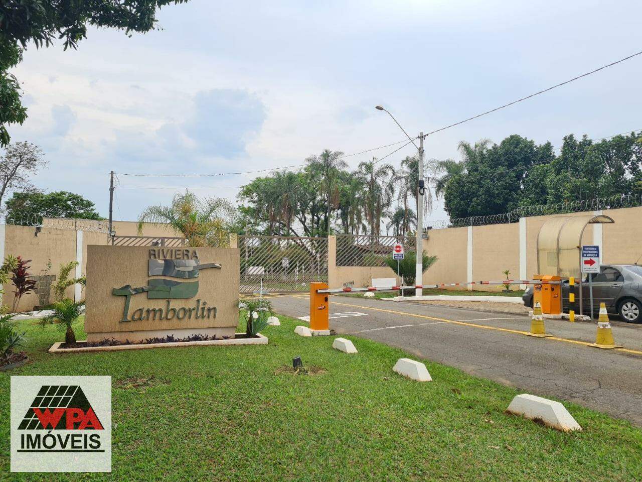 Terreno em condomínio à venda no Riviera Tamborlim: 