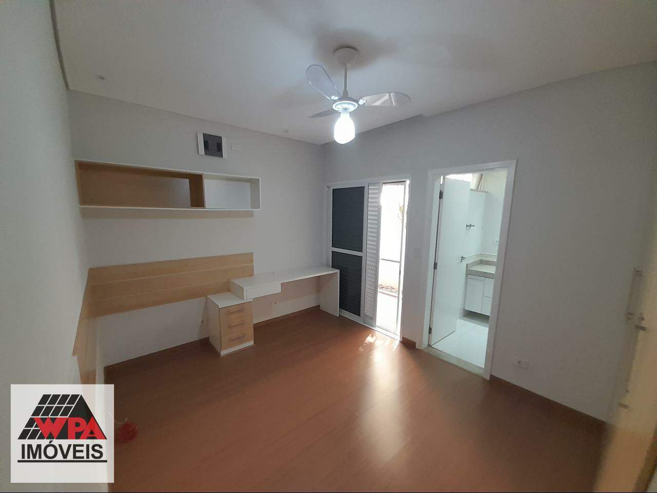 Casa em Condomínio à venda no Jardim Imperador: 