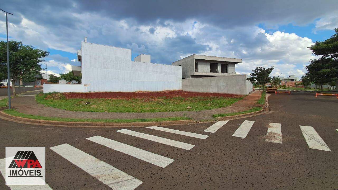 Terreno em condomínio à venda no Jardim Pau Brasil: 